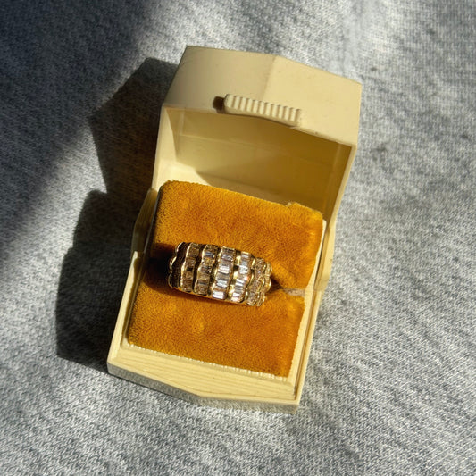 18k Scalloped Baguette Diamond Ring