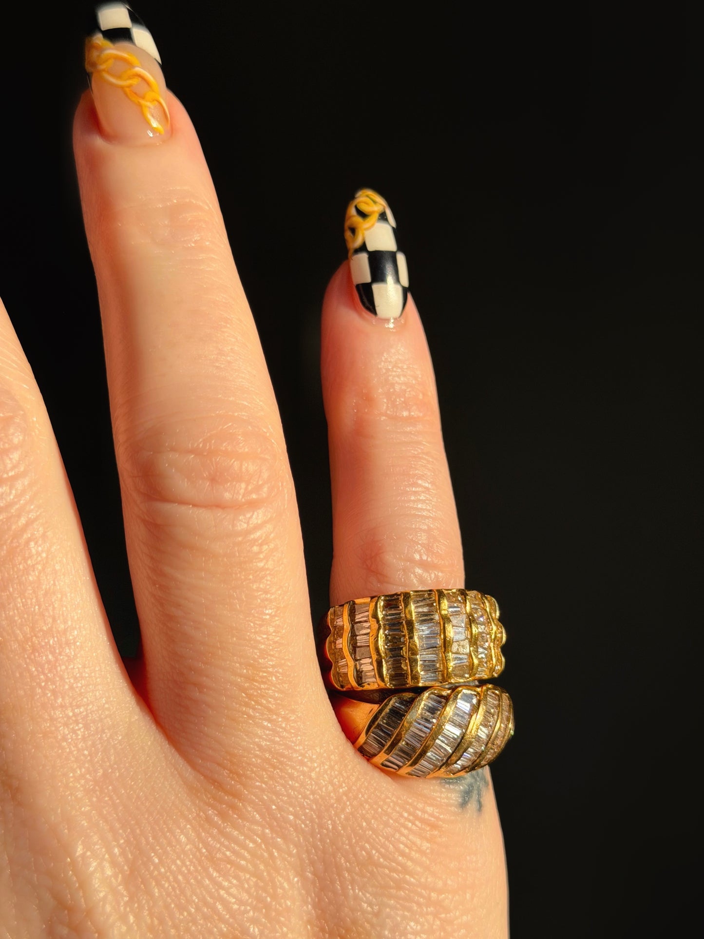 18k Scalloped Baguette Diamond Ring